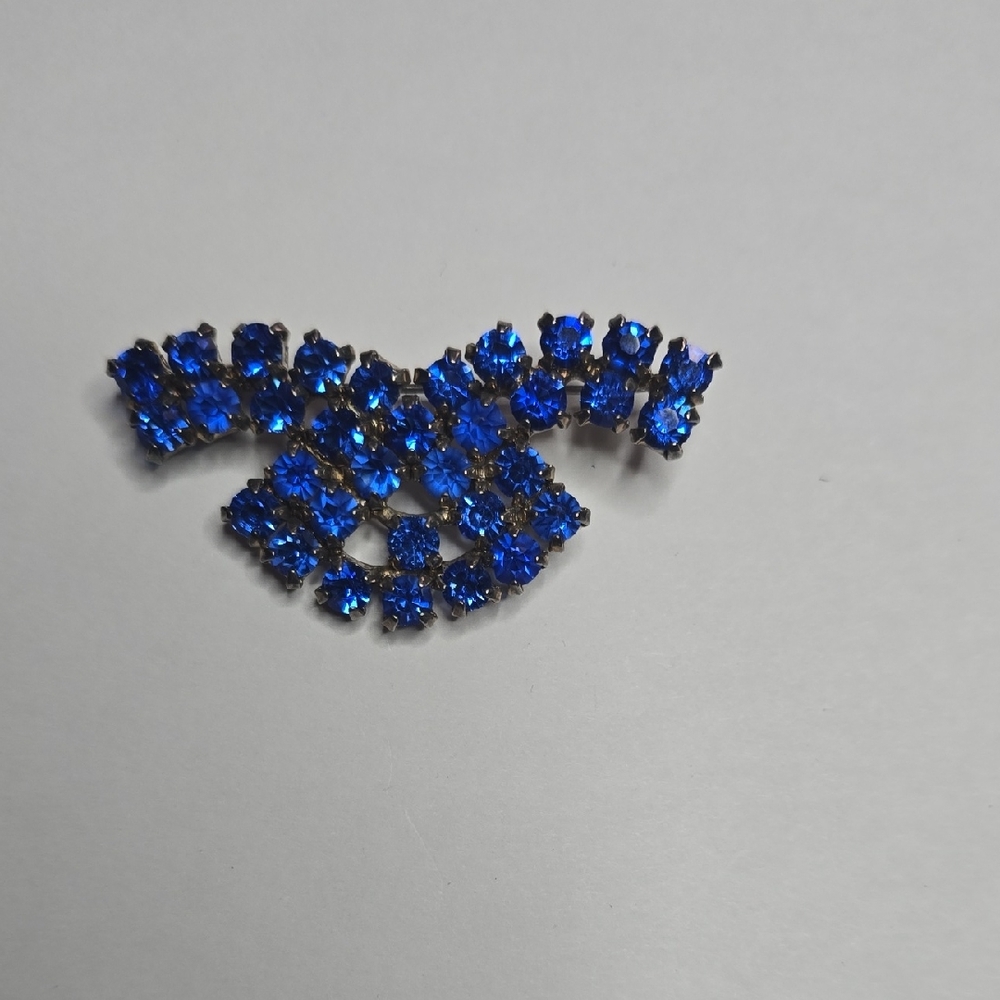 Elegant Blue Crystal Brooch